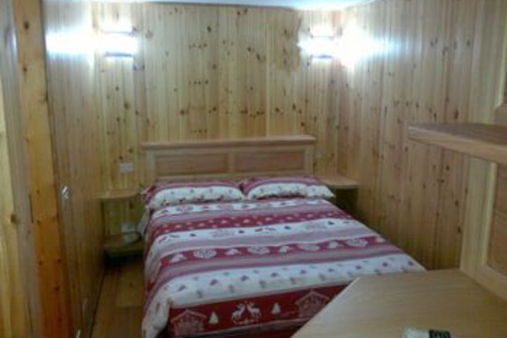 Room 7 of 18