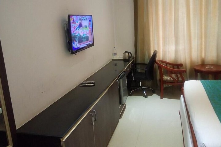 Room 4 of 36