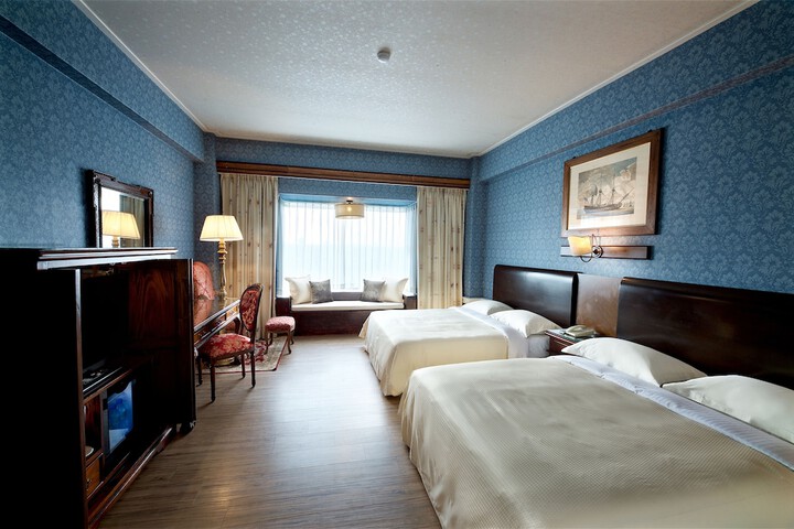 Room 13 of 93