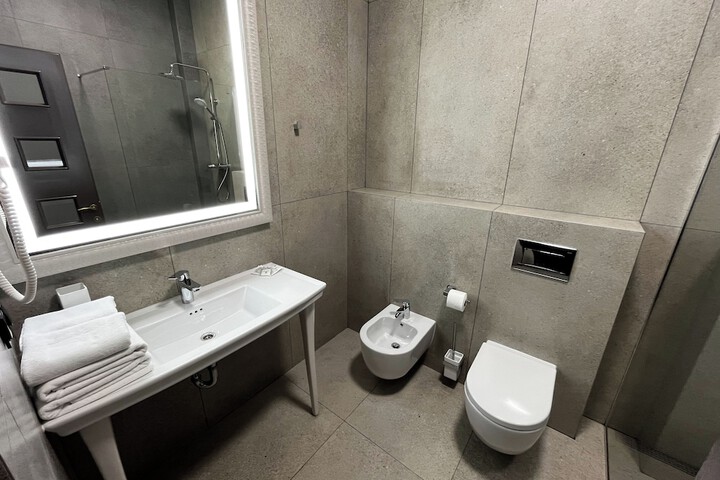 Room 62 of 81