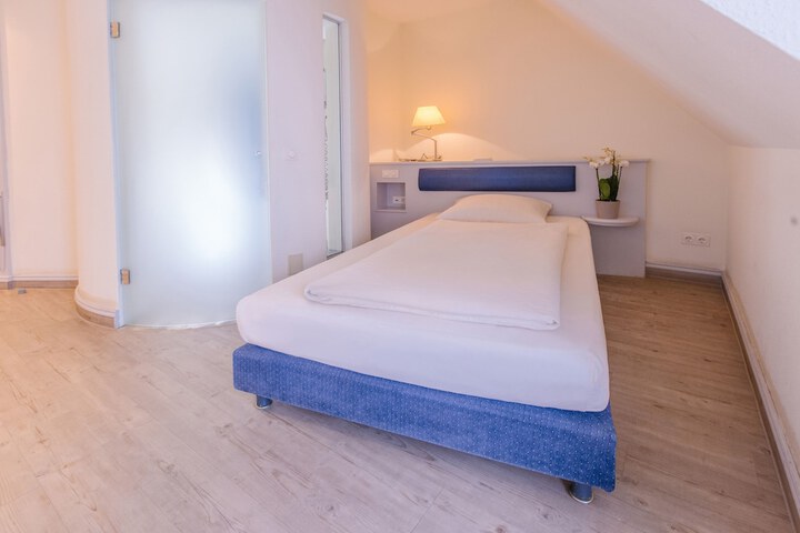 Room 8 of 37