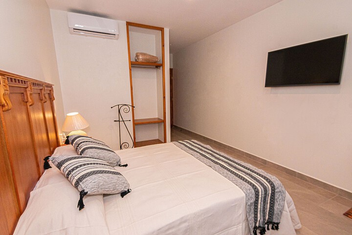 Room 14 of 76
