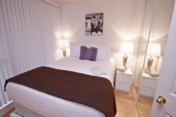 Room 4 of 7