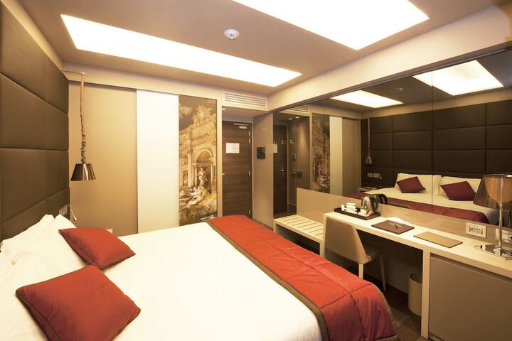 Room 6 of 142