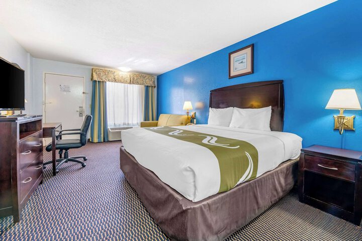 1 King Bed (22 of 24)