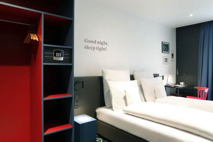 Room 4 of 25