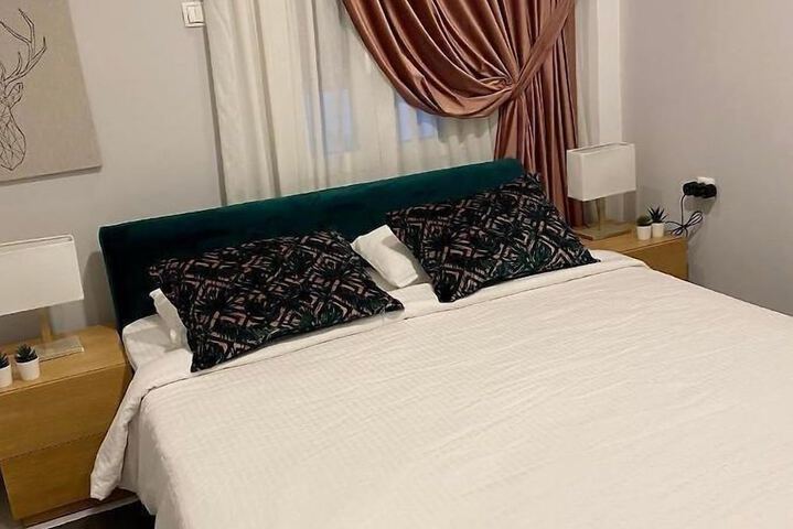 Room 9 of 26