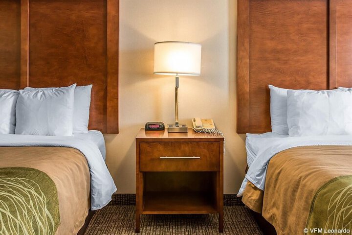 2 Queen Beds (1 of 3)