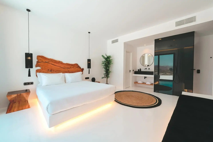 Room 3 of 44