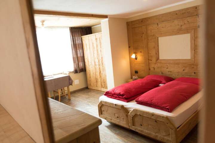 Room 11 of 24