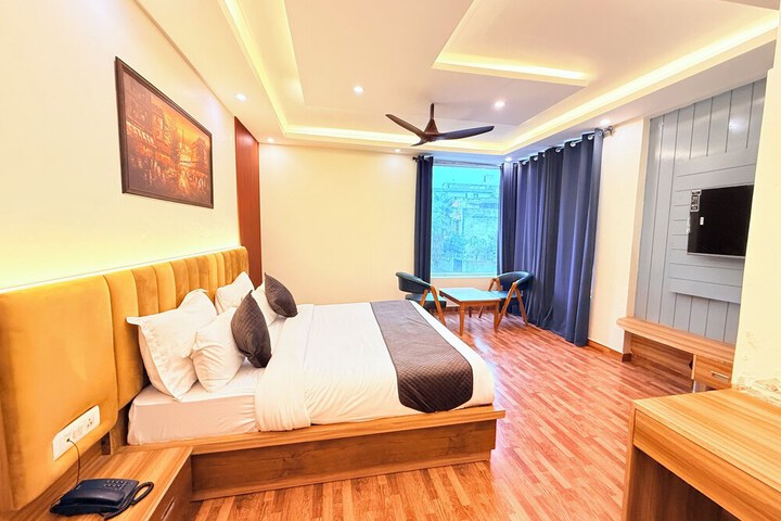 Room 7 of 40