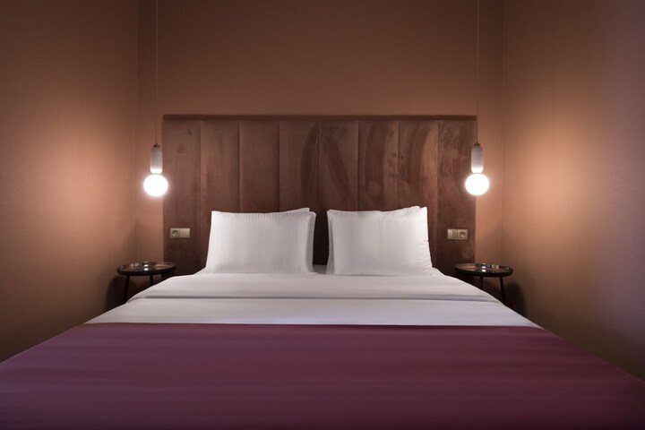 Room 8 of 9