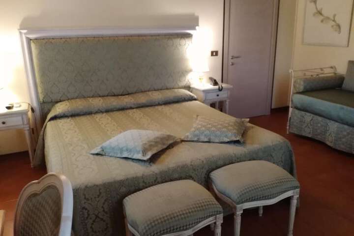 Room 6 of 50