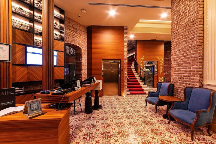 Hotel 102 of 105