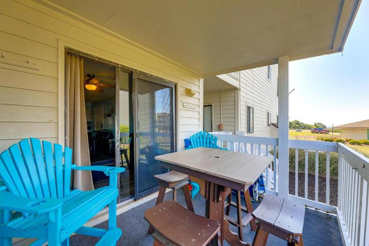 Photo of Emerald Isle Resort-Style Condo: Walk to Beaches!