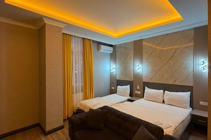 Room 11 of 22