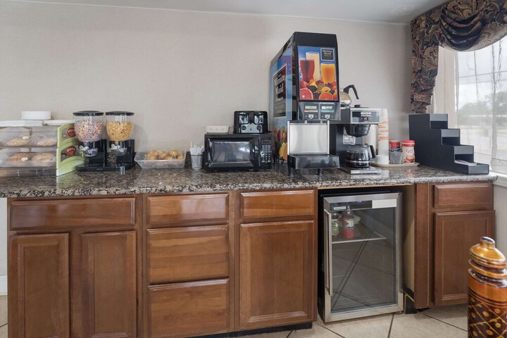Breakfast/Coffee Service 28 of 33