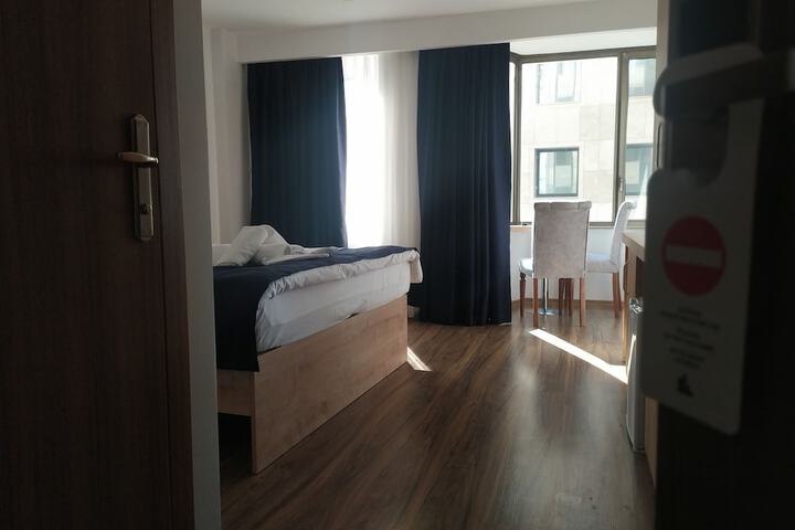 Room 3 of 85