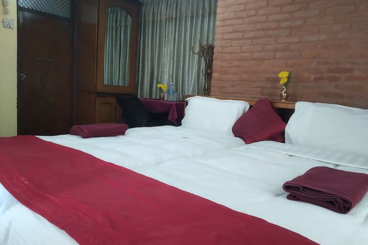 Room 13 of 36