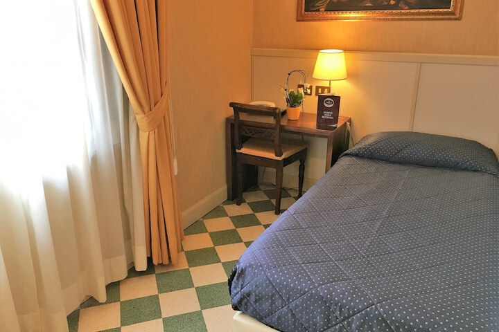 Room 3 of 180