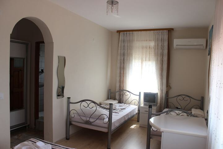 Room 7 of 27