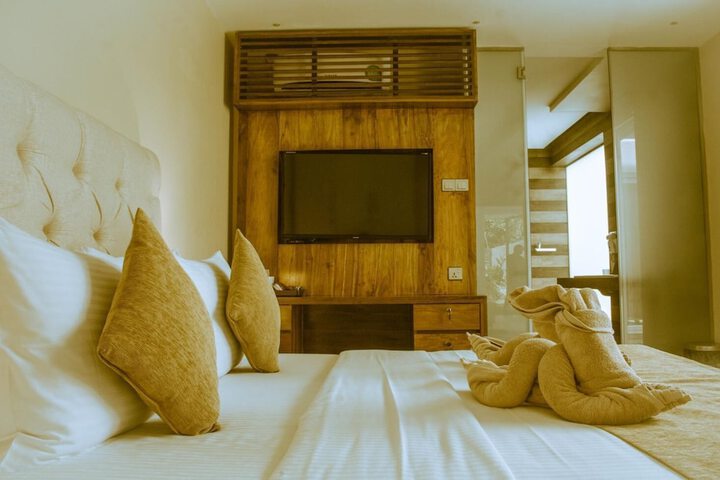 Room 13 of 38