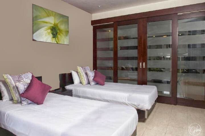 Room 6 of 34