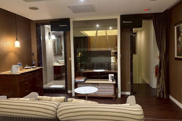 Room 16 of 47