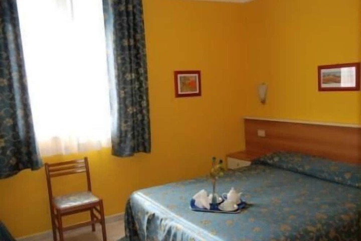 Room 9 of 28
