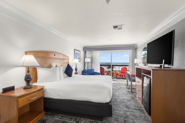 1 King Bed Ocean View (5 of 30)