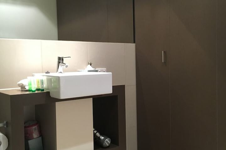Room 65 of 114