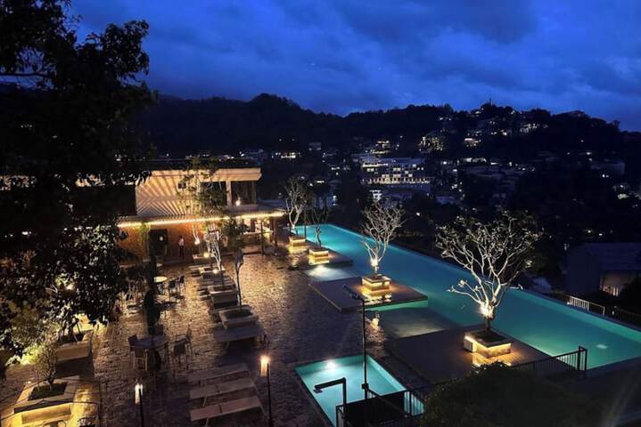 Hotel Pool