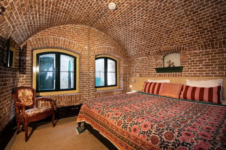 Room 10 of 120