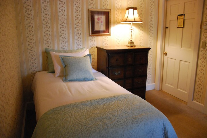 Room 6 of 39