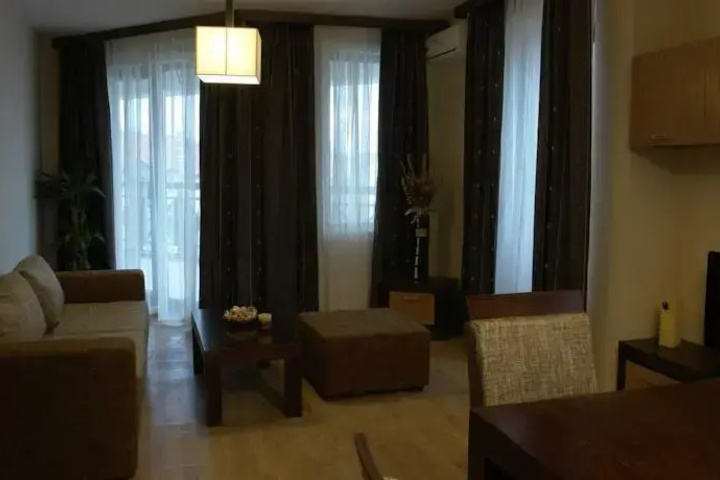 Room 8 of 10