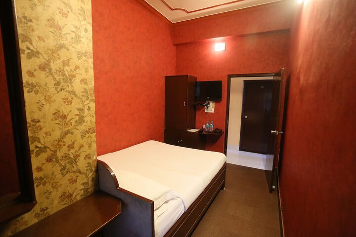 Room 5 of 85