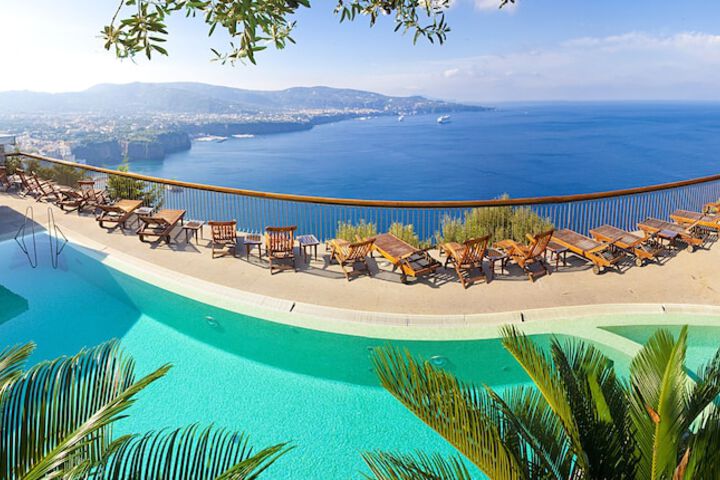 Hotel with Pool