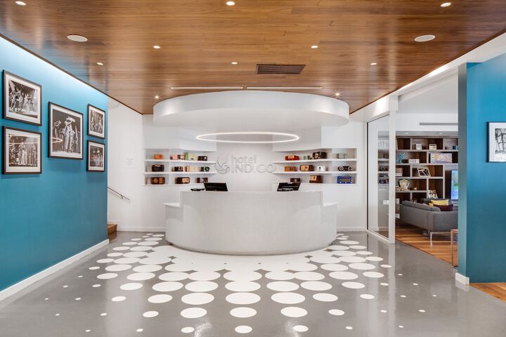 Concierge desk