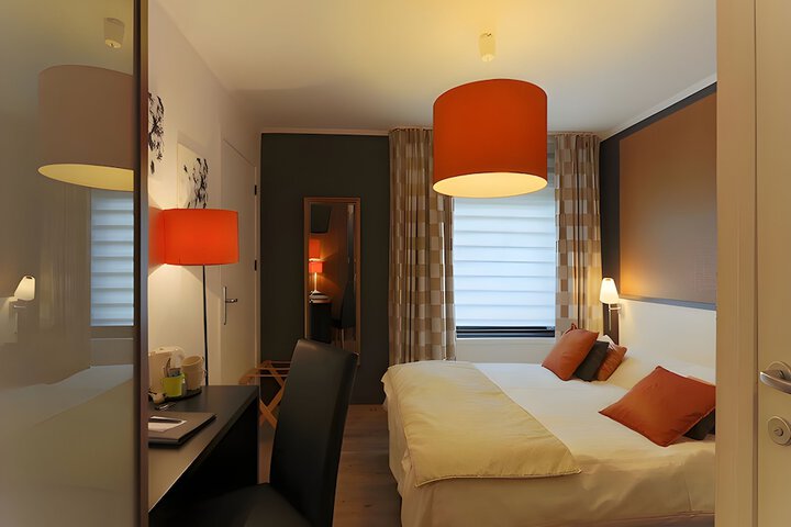 Room 8 of 42