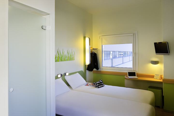 Room 3 of 22