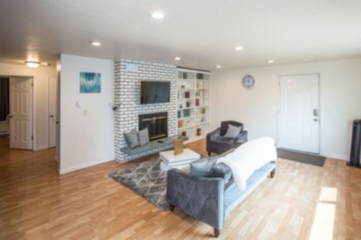 Room 6 of 16
