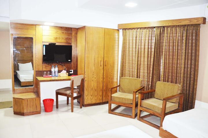 Room 11 of 16