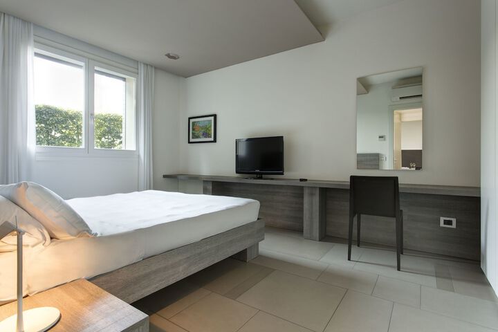Room 4 of 50