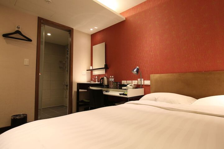 Room 27 of 65