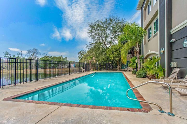 Pool 29 of 41