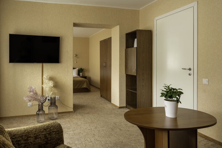 Room 8 of 19