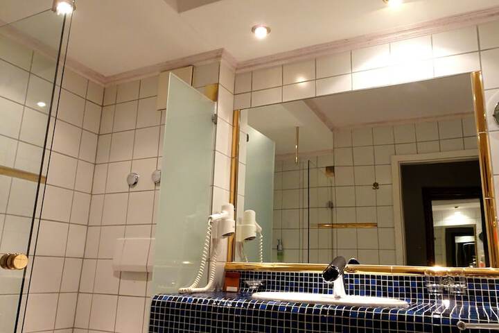 Room 13 of 49