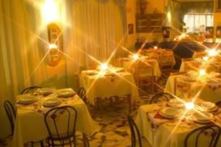 Dining 29 of 33