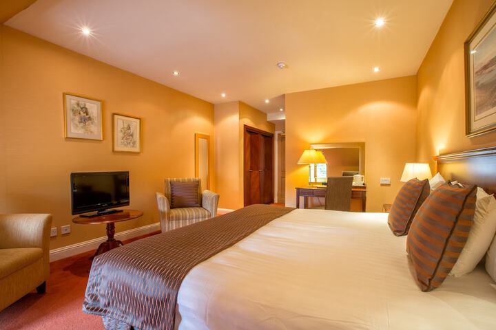 Room 4 of 108