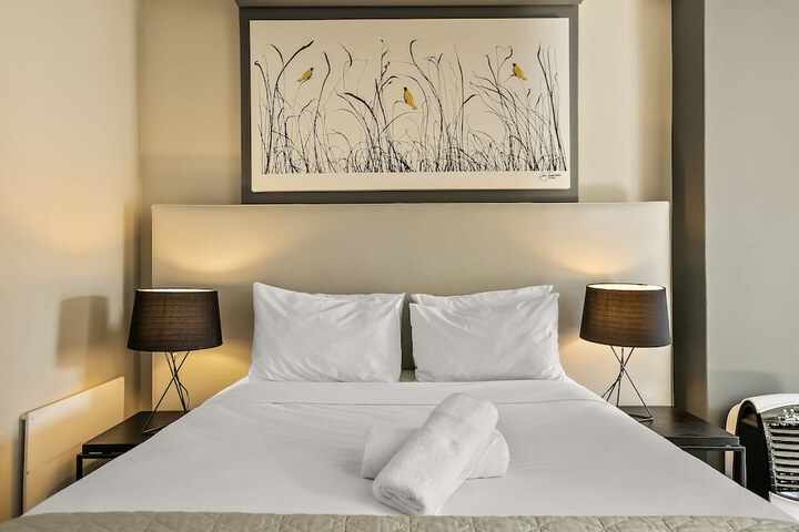 Room 45 of 215
